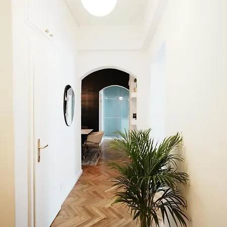 Center 3 Apartment