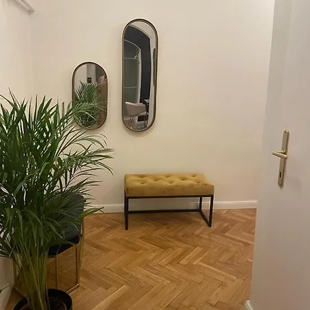 Center 3 Apartment