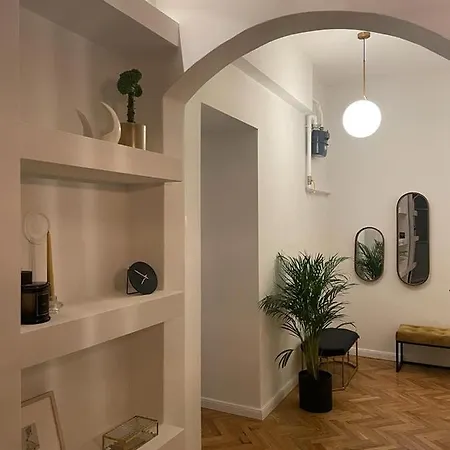Apartment Center 3 *